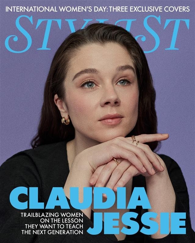 Cover_PLUS_CLAUDIA_SOCIAL